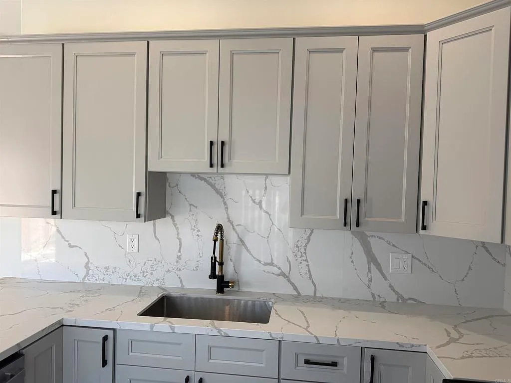 2 bed, 1.0 bath, 784 sqft, $3,200 — Photo 2