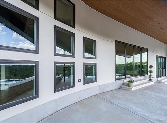 4th image of 21609 Serendipity Pl