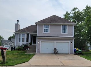 870 River Falls Rd, Edwardsville, KS 66111