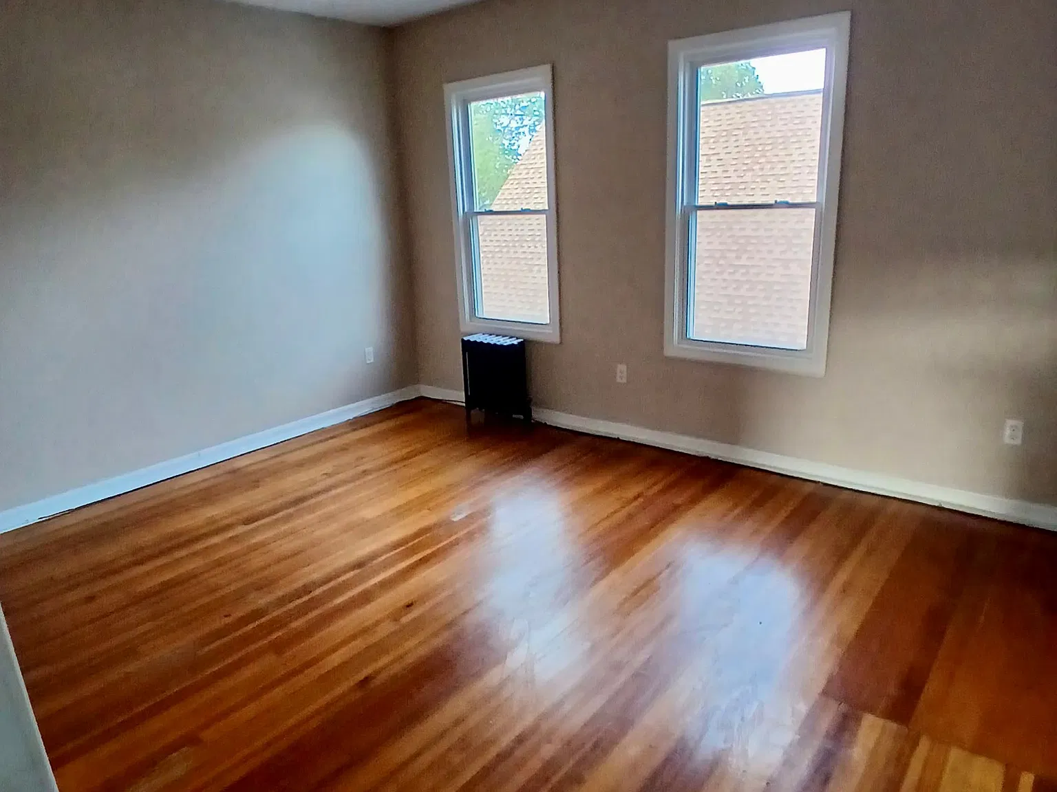 3 bed, 1300 sqft, $2,400 — Photo 4