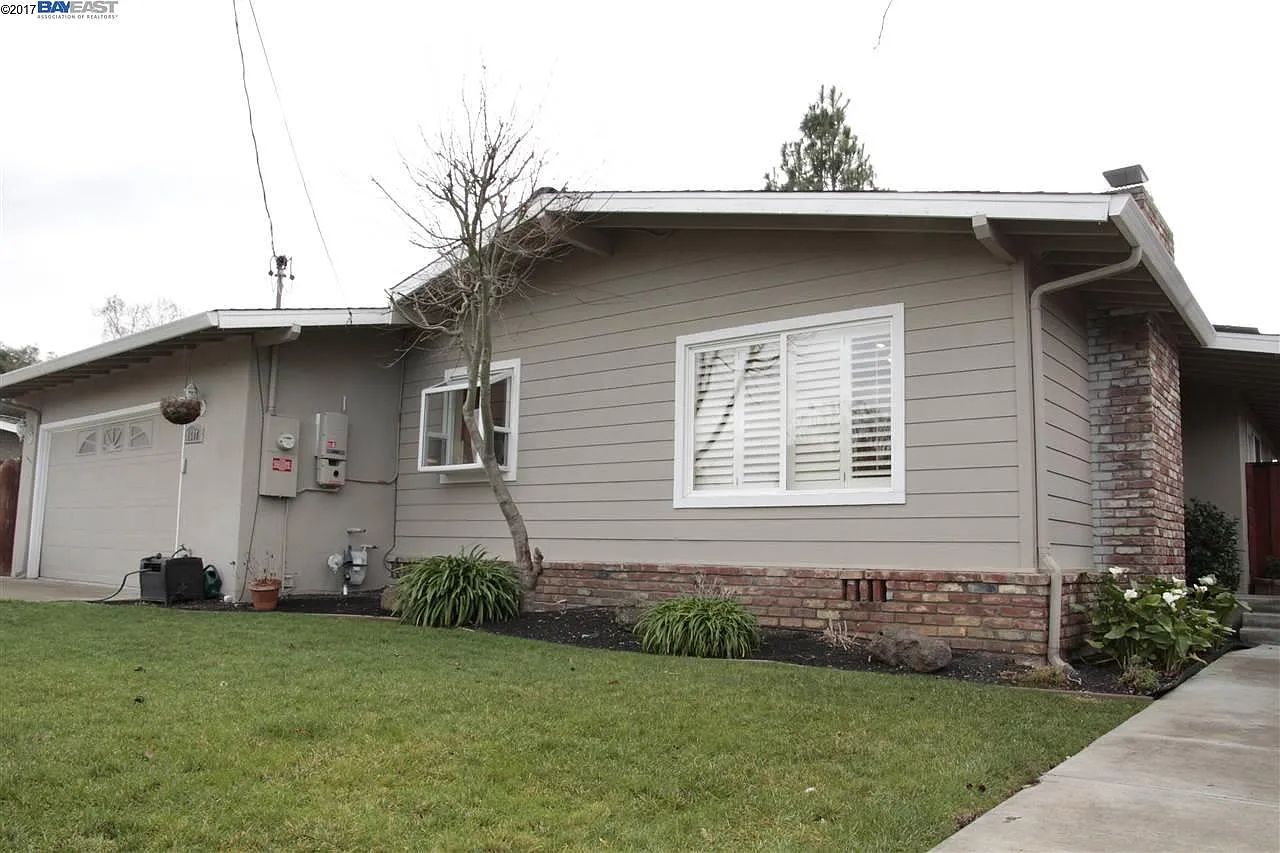 1647 Juniper St photo 1