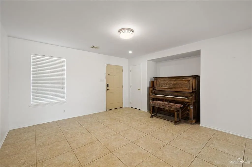 Building Photo - 7105 N 40th St