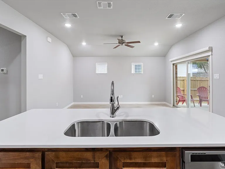 1468 Dryden Ave — Photo 15