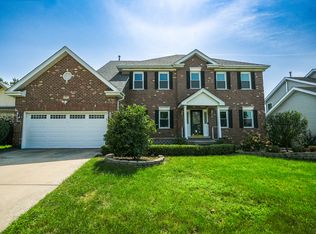 17 Chapel Hill Ct, Westmont, IL 60559