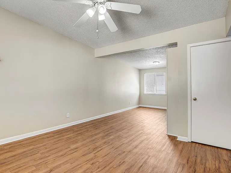2408 Longview St #211 — Photo 7