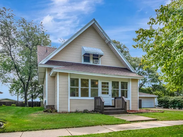 463 S 3rd St, Peotone, IL 60468