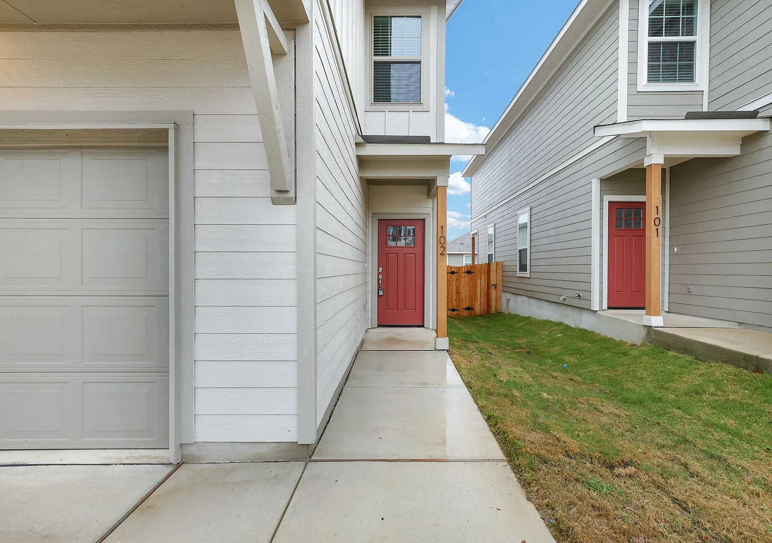 Move-In Special: Two Weeks Free Beautifully Designed Townhome With Upscale Finishes — Photo 3