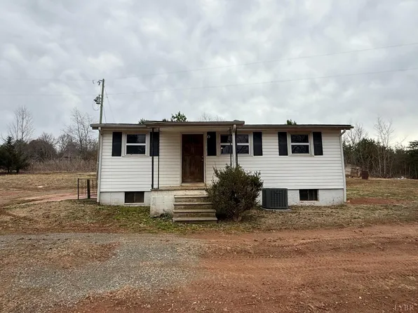 1120 Player Rd, Gretna, VA 24557
