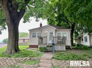 2460 Barker St, Clinton, IA 52732