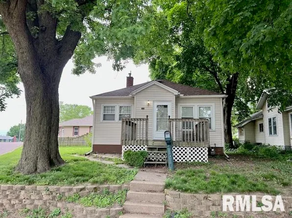 2460 Barker St, Clinton, IA 52732