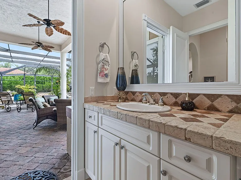 7517 Hawks Landing Dr — Photo 33