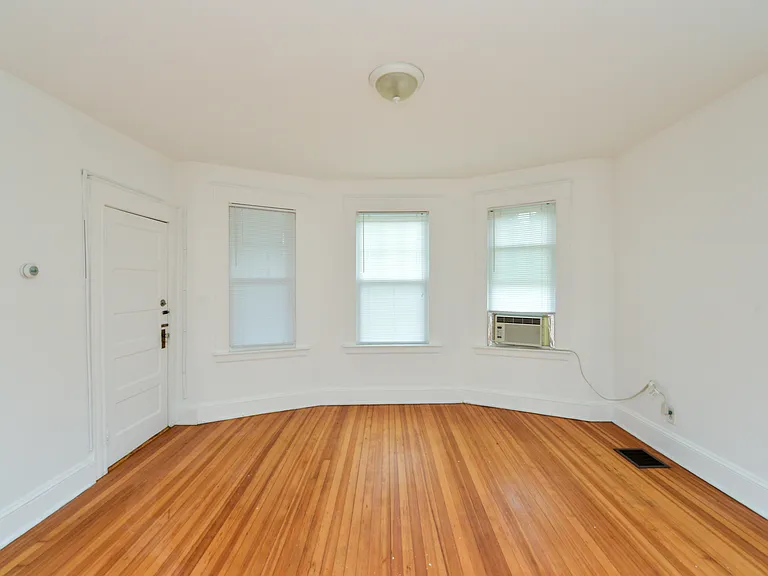 390 Clinton St — Photo 36