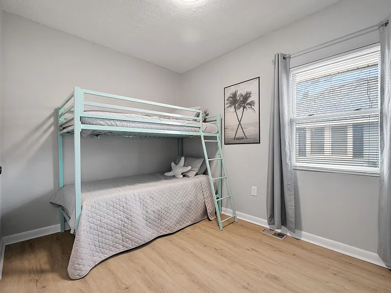 2403 E Pembroke Ave — Photo 24