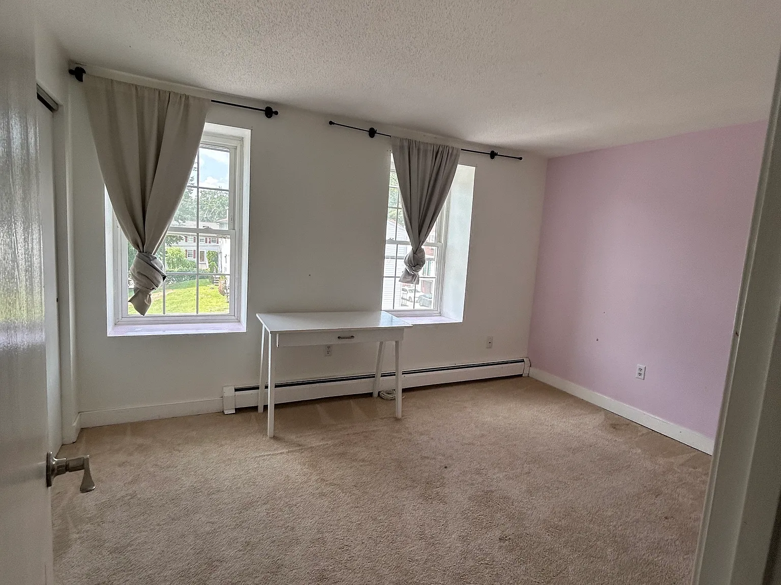 3 bed, 1.5 bath, 950 sqft, $2,300 — Photo 1