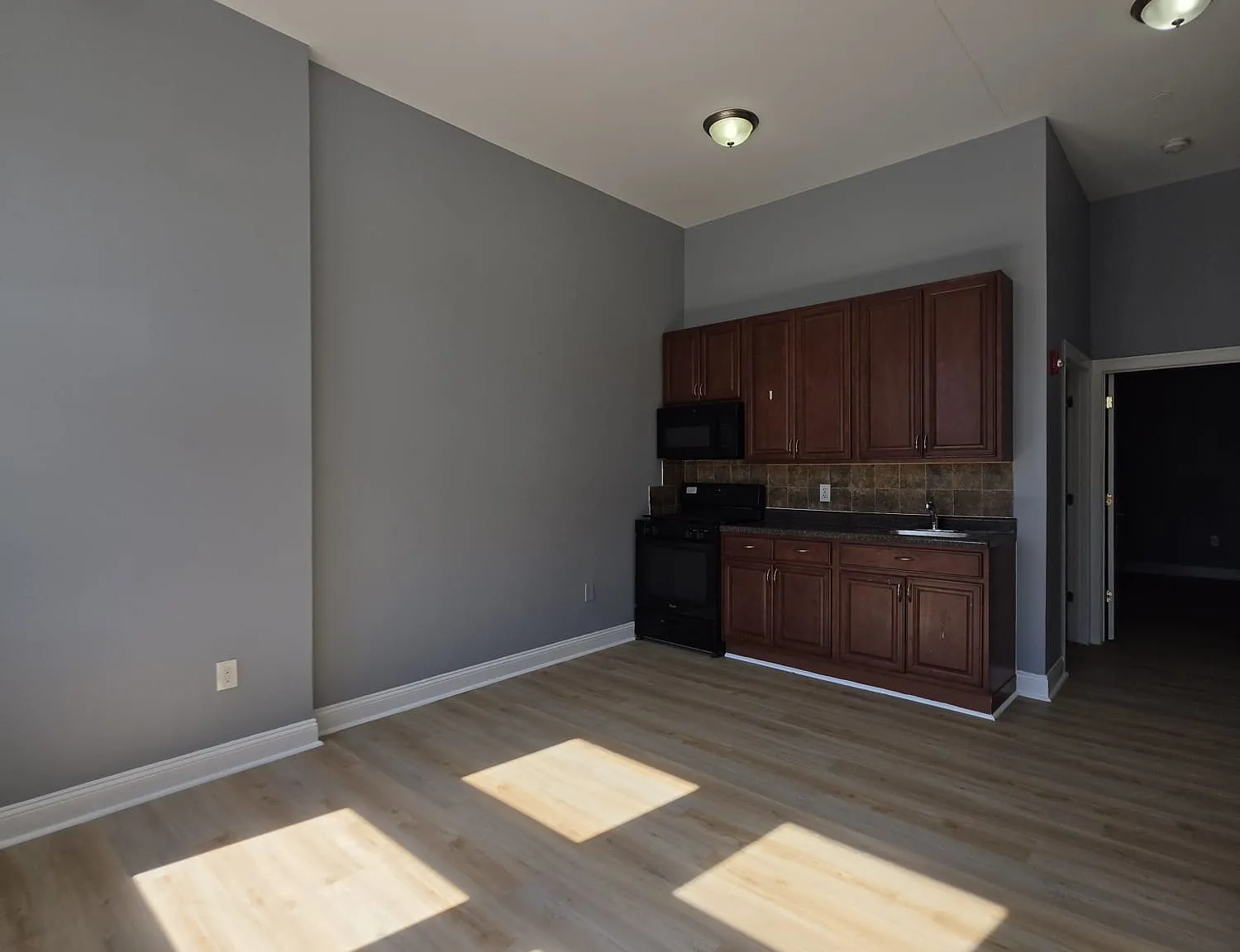 403 Avenue C — Photo 3