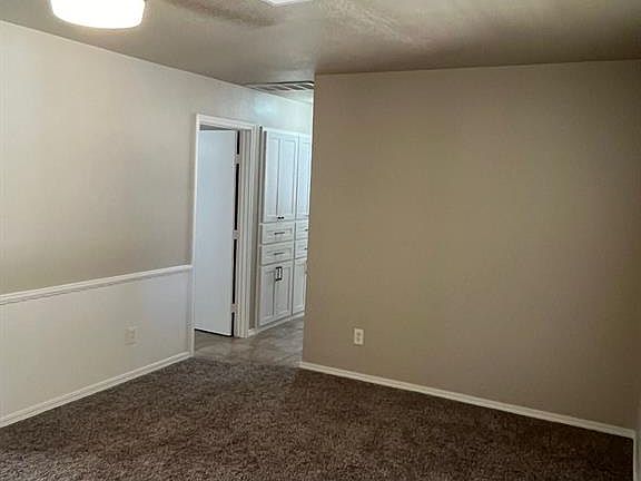 3rd image of 828 Fontana Ln