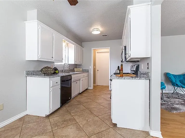 1056 NW 7th Pl — Photo 12