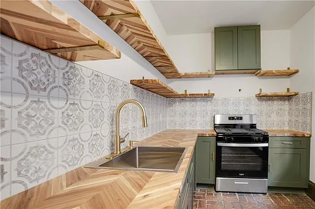 2 bed, 1.5 bath, 1408 sqft, $2,200 — Photo 2
