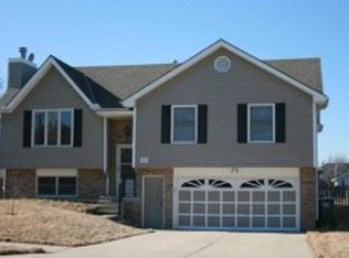 7014 Willis Dr, Pleasant Valley, MO 64068