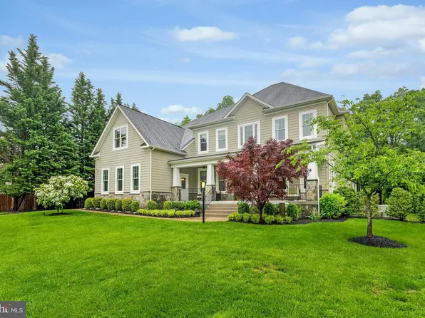 7312 Gordons Rd, Falls Church, VA 22043