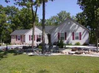 26622 Susie Ct, Waterford, WI 53185