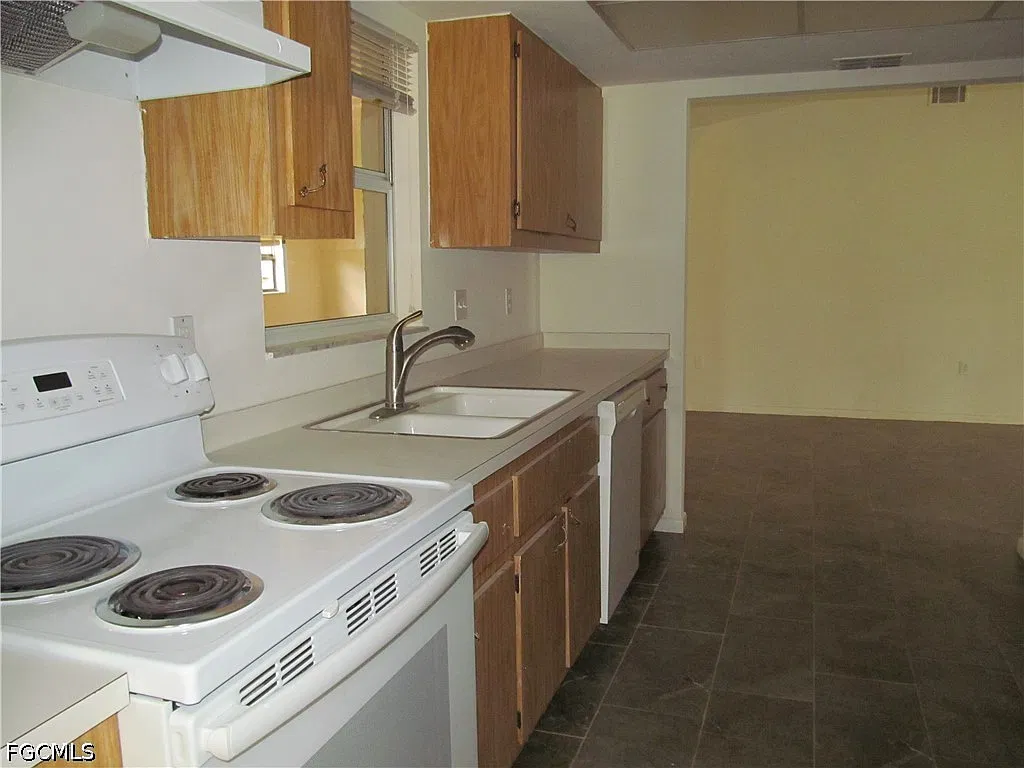 2 bed, 2.0 bath, 1206 sqft, $1,400 — Photo 2