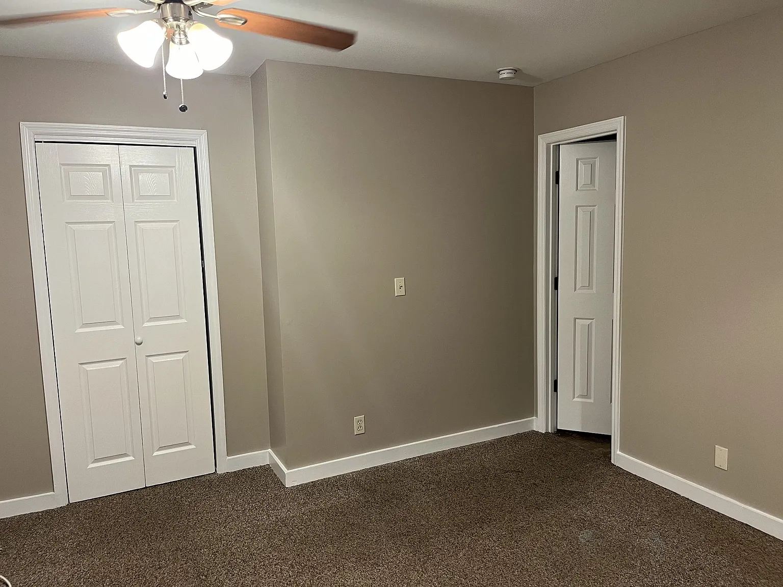 1 bed, 300 sqft, $700 — Photo 1