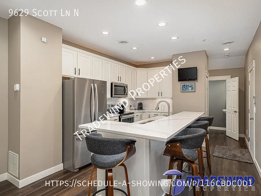 Exceptional 2 Bed 2.5 Bath Home — Photo 4