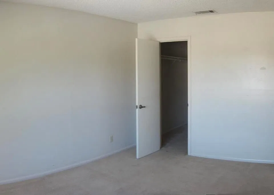 005_Master Bedroom_02012022