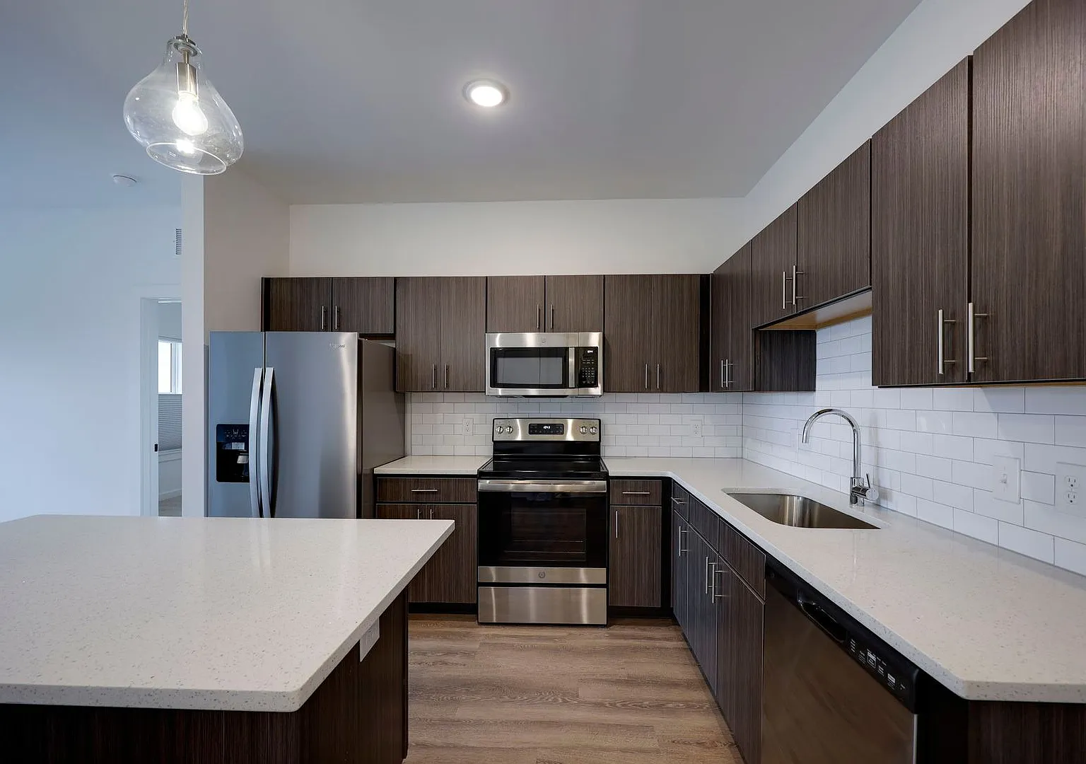 Attractive Condo 10 Minutes From Downtown Nashville!! — Photo 2