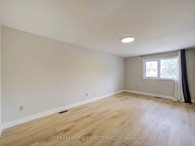 25 Yongehurst Rd — Photo 18