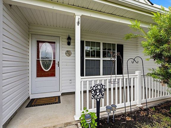 2nd image of 1121 Augustus Dr.