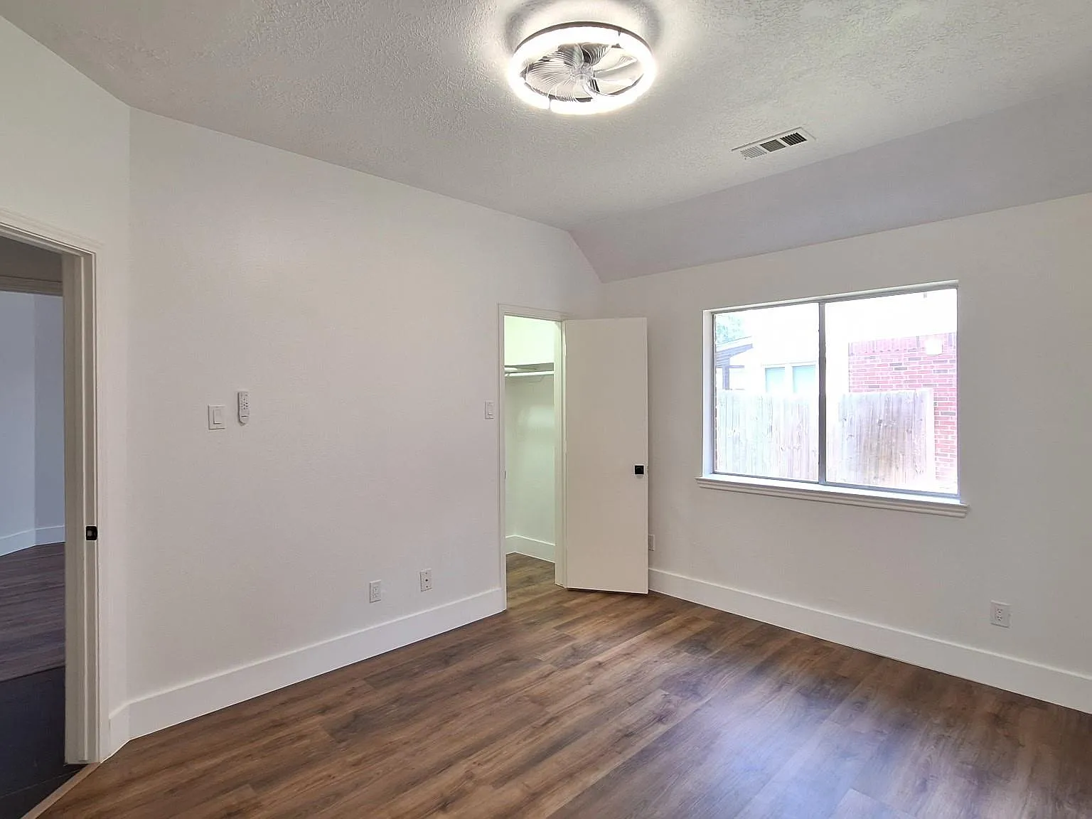4 bed, 2.0 bath, 2418 sqft, $2,749 — Photo 3