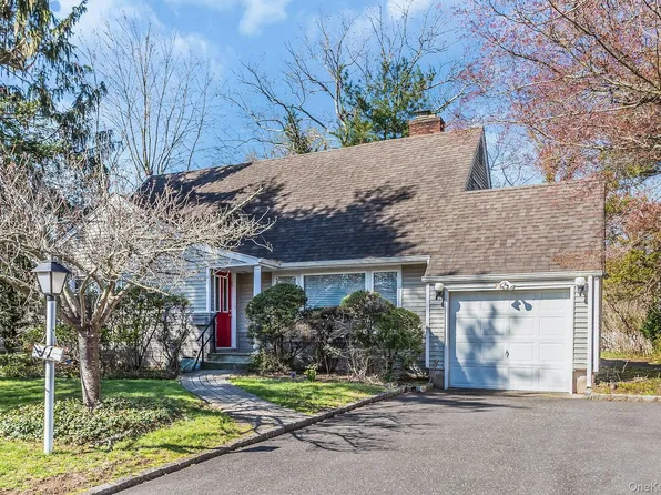 11 Rockhill Road, East Hills, NY 11577