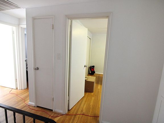4th image of 3020 Mount Vernon Ave