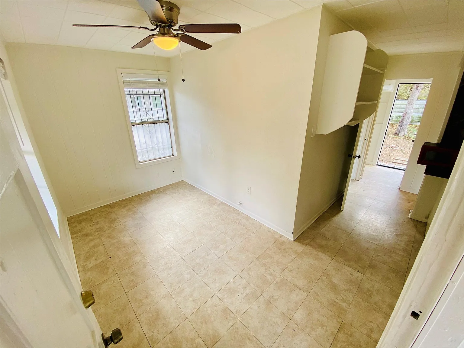 2 bed, 1.0 bath, 1134 sqft, $1,485 — Photo 2