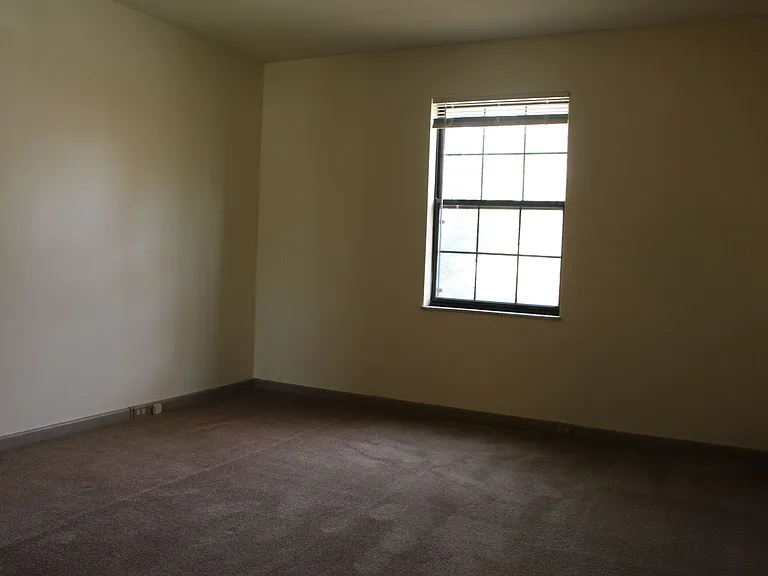 524-528 Rebecca Ave — Photo 6