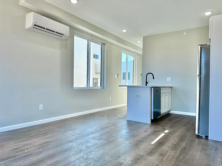 1230 N Marshall St #O2F — Photo 3