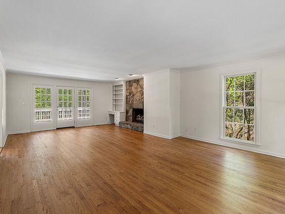 4th image of 4413 Densmore Pl