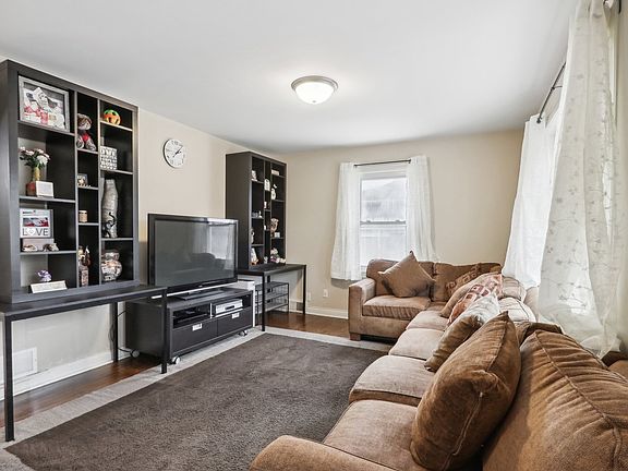 2nd image of 8122 W Oak Ave