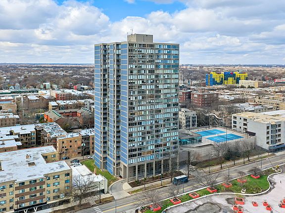 2nd image of 5320 N Sheridan Rd APT 403