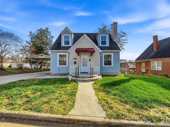 323 4th Street Pl SW, Hickory, NC 28602