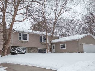 3205 Abraham Dr, Cedar Falls, IA 50613