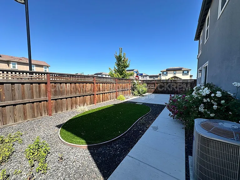 2090 Daimler St — Photo 21