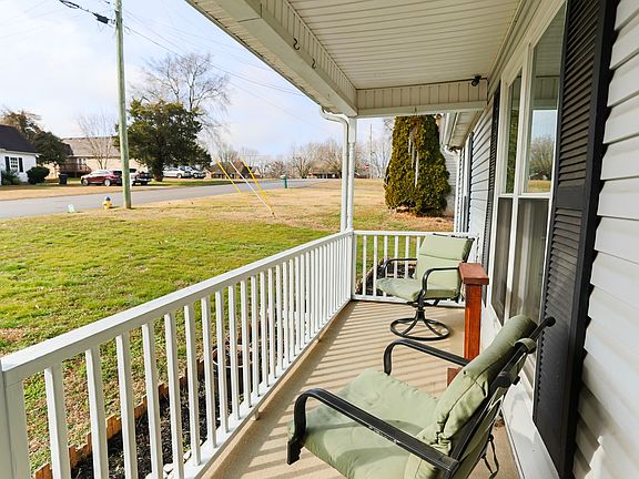 4th image of 1111 Gardendale Dr