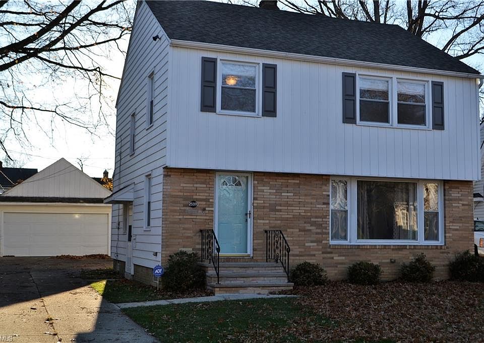 1st image of 25370 Chatworth Dr
