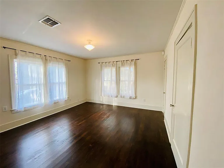 2223 Oxford St — Photo 10