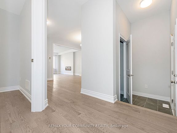 5th image of 105 Bearberry Rd