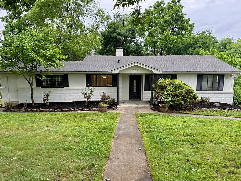 225 W Ford Valley Rd — Photo 1