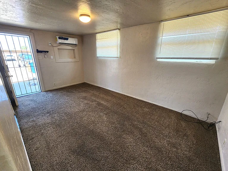 1037 Brownlee Ave — Photo 10
